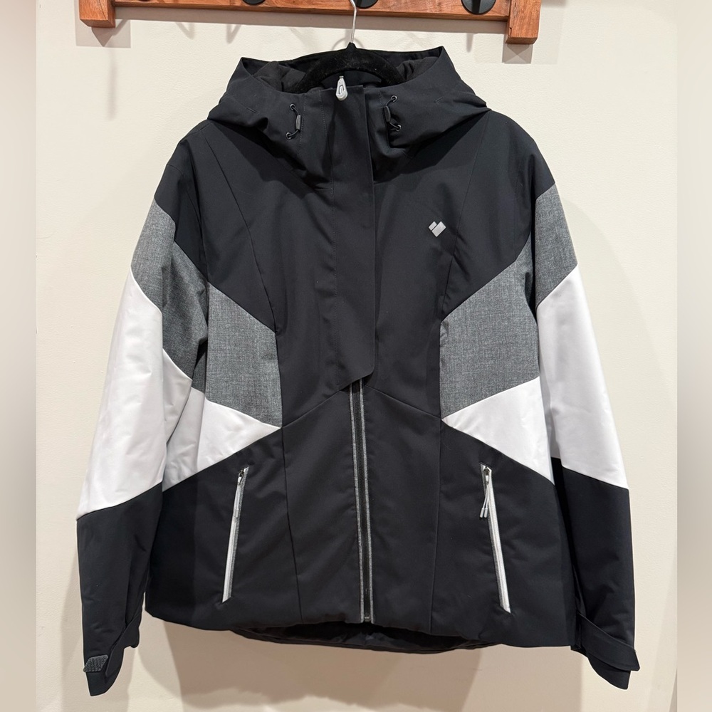 NWOT Obermeyer Women’s Ski Jacket Size 18 Black and White Retail $249